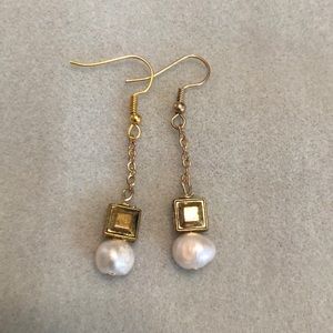 Awesome gold dangle earrings with freshwater pearl